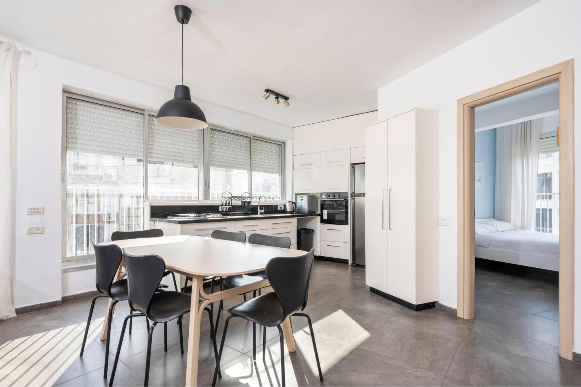 Spacious Apartment *